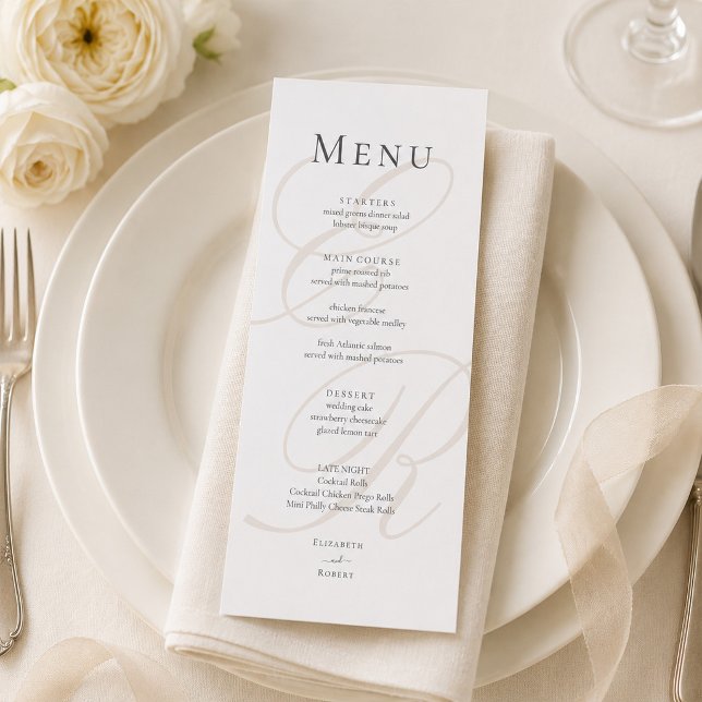 Cartão de Menu de Casamento com Monograma Minimali (Minimalist Monogram Wedding Menu Card on an elegant wedding table with white flowers)