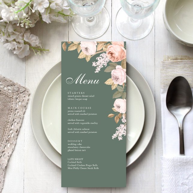 Cartão de Menu de Casamento com Peônias Verde Salv (Boho Sage Green Peonies Wedding Menu Card on a boho white wedding dinner table.)