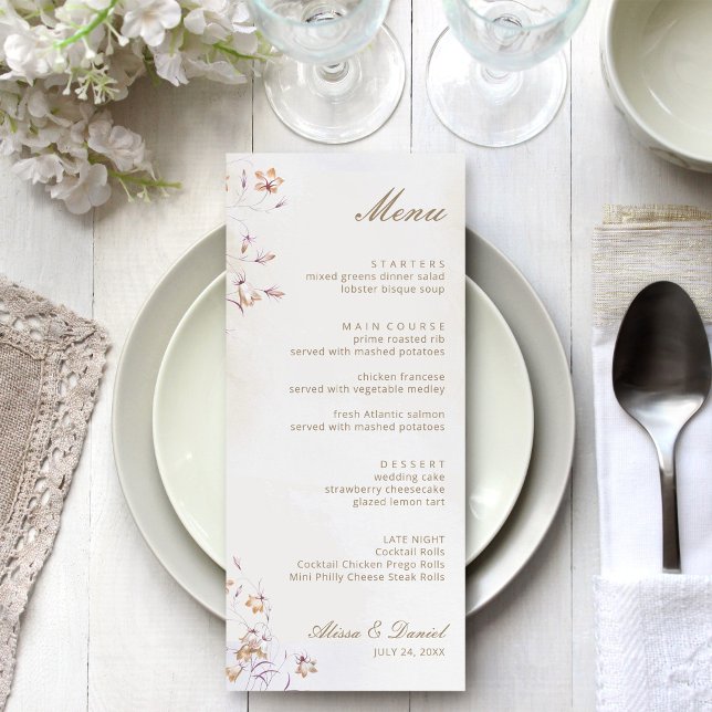 Cartão de Menu de Casamento Floral Boho (Boho Floral Wedding Menu Card on a white wedding dinner table)