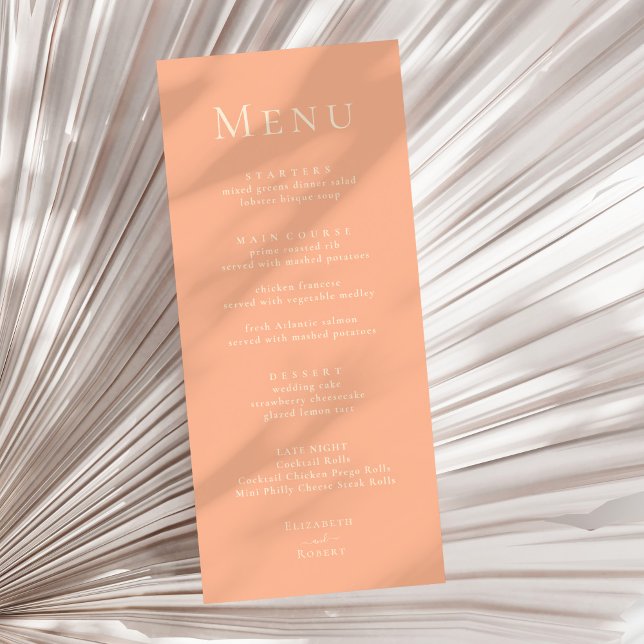 Cartão de Menu de Casamento Minimalista Moderno Co (Coral Peach Modern Minimalist Wedding Menu Card on a sunny neutral dry palm leaf.)