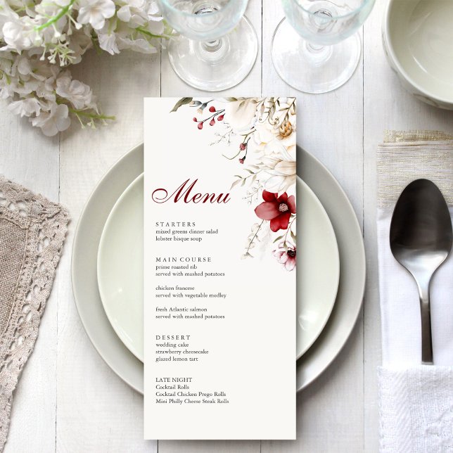 Cartão de Menu Elegância de Inverno Borgonha (Burgundy Winter Elegance Menu Card on a white and silver wedding dinner table.)