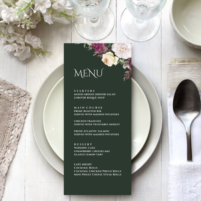 Cartão de Menu Moderno Emerald Green Burgundy (Modern Emerald Green Burgundy Peonies Menu Card on an elegant wedding table)