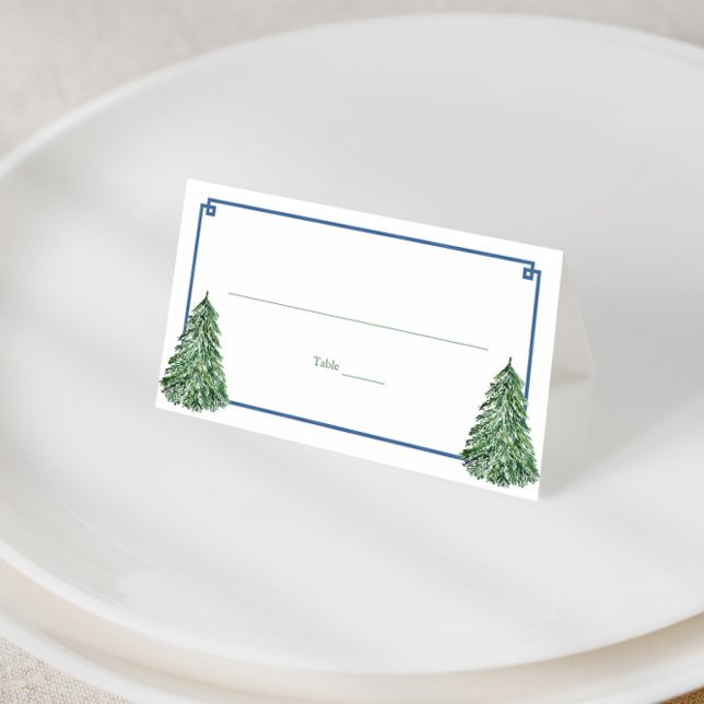 Cartão De Mesa Árvore de pinheiro Elegante Fronteira Grega-Chave  (Elegant green and blue pine trees greek key border winter wedding place cards with tartan reverse)
