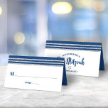 Cartão De Mesa Bar Mitzvah Moderno Tallit Azul Marinho Prateado S<br><div class="desc">Nenhuma festa de Bar Mitzvah está completa sem cartões de lugar personalizados. Deixe seu Bar Mitzvah favorito se orgulhar, se alegrar e celebrar seu marco em sua festa perfeitamente coordenada. Tipografia azul-marinho em negrito e um gráfico inspirado no tallit listrado com azul-marinho e brilho prateado falso sobrepõem um fundo branco...</div>