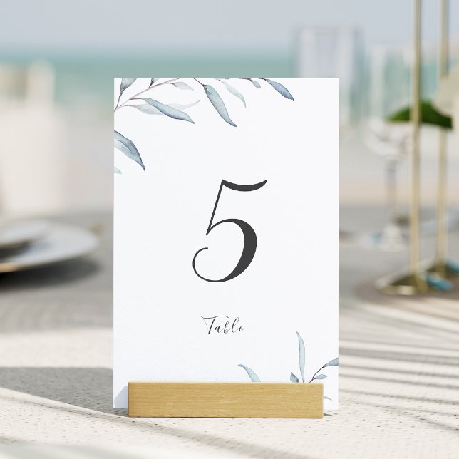 Cartão de mesa botânico azul-poeirento mínimo verd (Dusty blue minimal greenery botanical table card)