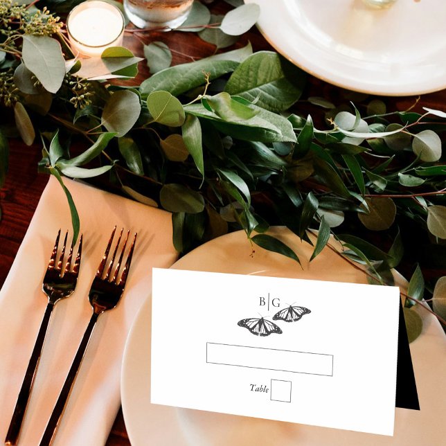 Cartão De Mesa Casamento de Monograma da Borboleta Branca Minimal (Minimalist Black White Butterfly Monogram Wedding Place Card)