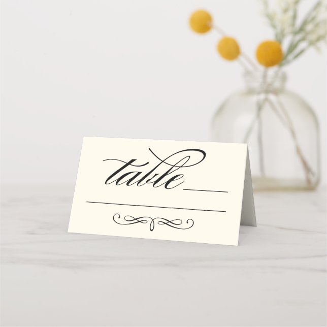 Cartão De Mesa Casamento Elegante em Caligrafia Preta sobre Marfi (Frente)