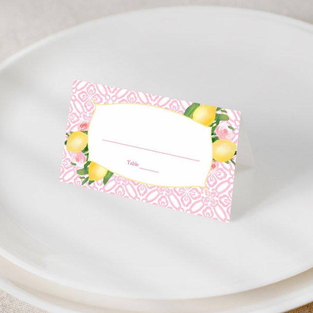 Cartão De Mesa Chá de fraldas De Lêmons Brancos E Rosa bonito Par (Pretty pink and yellow baby girl shower place card design featuring watercolor flowers and lemons)