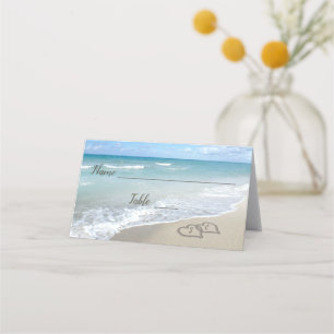 Cartão De Mesa Corações de Casamento de Praia nas Iniciais de Are