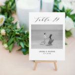 Cartão de Mesa de Casamento Minimalista 14 Número<br><div class="desc">Uma maneira diferente de mostrar os números da mesa de casamento. Concebido para corresponder à coleção "Wedding Essentials - Classic". Esta modelo inclui uma fotografia que pode ser quando você era criança ou como casal, mesa 14 em. Tipografia elegante clássica, nomes de casais e data de casamento. Obter mesa 1...</div>
