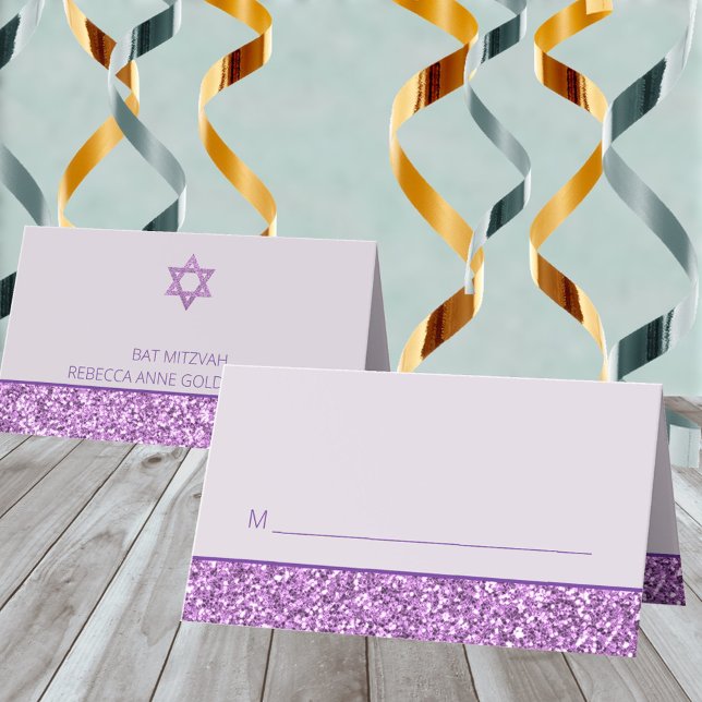 Cartão De Mesa Diversão De Glam Purple Para O Partido Bat Mitzvah (So simple to customize these purple faux glitter Bat Mitzvah party place cards)