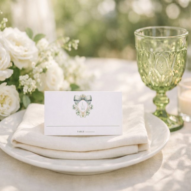 Cartão De Mesa Elegant Crest w/ Sage Green Bow | Monogram Wedding (Criador carregado)