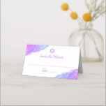 Cartão De Mesa Estrela Azul Moderna David Bat Mitzvah #LC<br><div class="desc">— Coleção #LC — Cartões únicos e modernos do Bat Mitzvah,  de 12 anos,  religioso judeu de aquarela religiosa. Belo design com violeta clara,  cor roxa,  azul com Estrela de David. Cartões modelo - fácil adicionar seu texto. A parte traseira da carta tem o nome da menina/cheio da filha.</div>