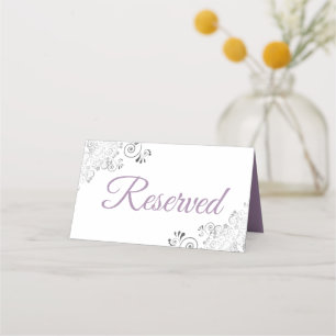 Cartão De Mesa Lavanda de Prata e Casamento Branco Reservado