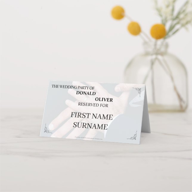 Cartão De Mesa Mãos de um Casal de Casamento Gay com Anéis (Frente)