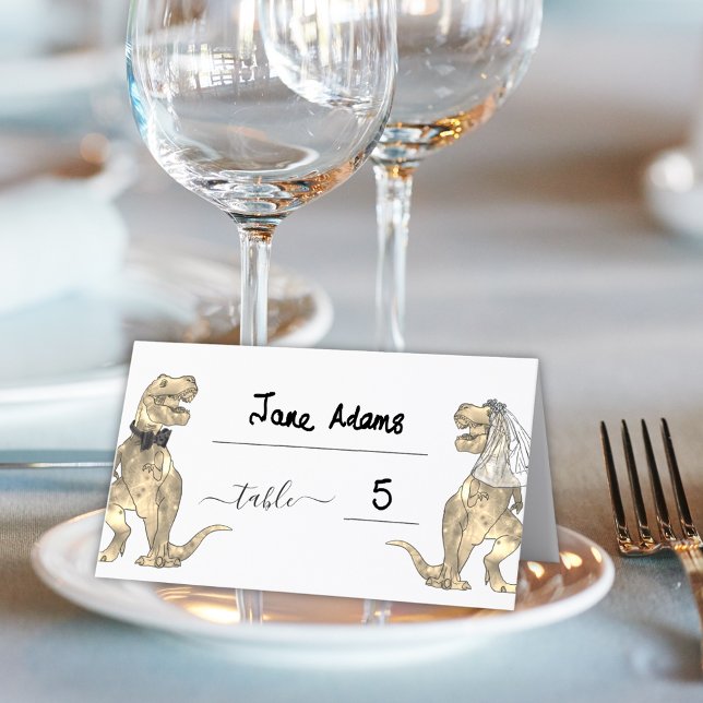 Cartão De Mesa Número da Mesa do Casamento Temático de Dinossauro (Dinosaur theme wedding table number place card elegant modern script funny T-Rex bride and groom)