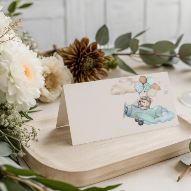 Cartão De Mesa Podemos Dificilmente Esperar Urso Aviador Dobrado  (Aviator Teddy Bear Baby Shower Place Card. Blue Boy Airplane. We Can Bearly Wait.)
