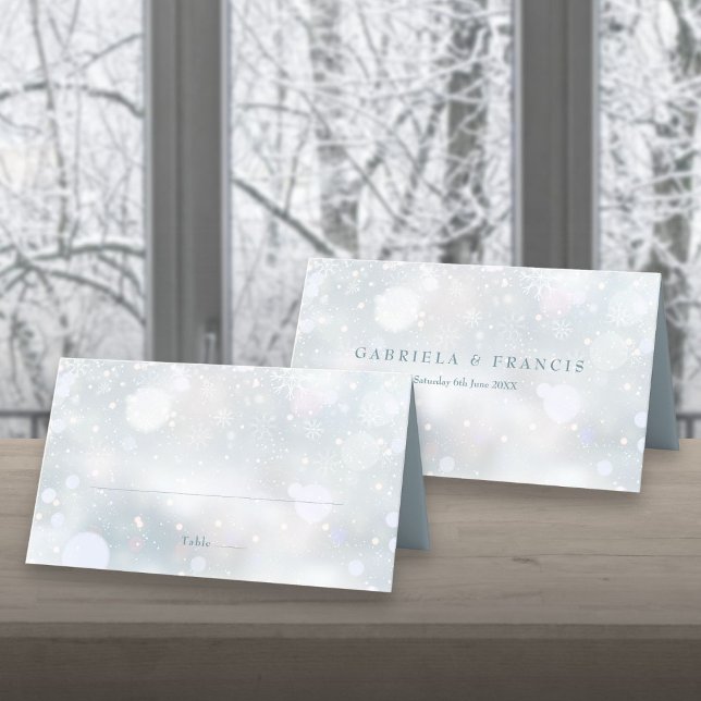 Cartão De Mesa Primeiro Flocos de Neve Casamento no inverno Elega (First Snowflakes Winter Wedding Elegant Modern Place Card)