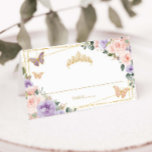 Cartão De Mesa Purple Lilac Blush Floral Quinceañera XV Aniversár<br><div class="desc">Projetada para coordenar com nossa coleção Dourada Floral de Blush Quiceñera Chic Purple Lilac, esta elegante placa de lugar apresenta lilac púrpura de aquarela, floral rosa-pincel-claro, borboletas, uma coroa princesa-dourada e sotaques de ouro elegantes. As borboletas e a coroa são móveis, redimensionáveis, duplicáveis e removíveis, permitindo que você personalize o...</div>