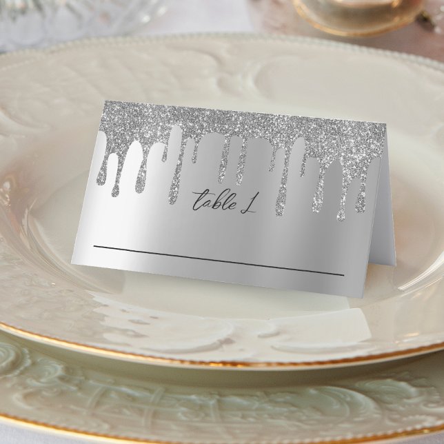 Cartão De Mesa Recepção de casamento de Dissipador de Lixo (Silver Glitter Drip Wedding Reception Place Card)