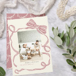 Cartão de Natal 2024 - Foto Personalizada do Arco<br><div class="desc">Vintage Dusty Blush Pink Cartão de Férias de Natal Plana com Foto, Arco Rosa, 2024 — Torne esta temporada de festas inesquecível com os nossos cartões de imagem personalizados distintos. Suas fotografias realmente brilharão neste adorável design, com uma elegante, empoeirada, rosa cor-de-rosa, e um cremoso arco de fita listrada branca...</div>