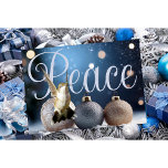 Cartão de Natal de Hummingbird<br><div class="desc">Cartão de Natal de Pássaro Humm. Este cartão foi criado com uma foto tirada por mim mesmo. Quando olho para o beija-flor no ar com os olhos fechados,  penso em paz e é por isso que o criei num cartão de Natal.</div>