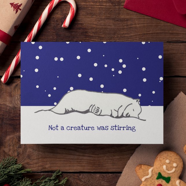 Cartão de Natal do adorável urso polar sonolento n (This polar bear Christmas card features my own unique art of a cute bear sleeping in the snow.)