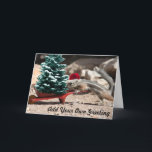 Cartão de Natal do duende do esquilo do papai noel<br><div class="desc">Um esquilo de antílope de Harris trabalha como o ajudante do papai noel, certificando-se que há uma abundância das árvores de Natal entregadas ao deserto. Fotografado no deserto de Sonoran da arizona de Tucson. Inteiramente customizável e pronto para o amante do esquilo ou o morador do deserto em sua lista....</div>