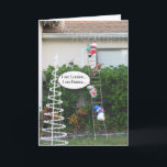 Cartão de Natal do duende do prejuízo<br><div class="desc">Um duende escala uma escada com um boneco de neve e uma rena atrás do papai noel. Naturalmente Papai Noel seria virado saber que o duende estava pensando que "eu ver Londres, mim vê France" nesta nota cómico do cartão: Etiquetas, selo postal e envelope de envio pelo correio de harmonização...</div>