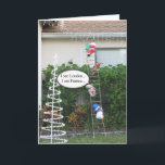 Cartão de Natal do duende do prejuízo<br><div class="desc">Um duende escala uma escada com um boneco de neve e uma rena atrás do papai noel. Naturalmente Papai Noel seria virado saber que o duende estava pensando que "eu ver Londres, mim vê France" nesta nota cómico do cartão: Etiquetas, selo postal e envelope de envio pelo correio de harmonização...</div>