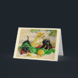 Cartão de Natal do preto e do golden retriever do<br><div class="desc">Cartão retro/natal vintage.  Laboratórios adoráveis e perniciosos e filhotes de cachorro pretos do golden retriever que rasgam acima do papel de envolvimento do Natal!  Aperfeiçoe para o amante do cão!</div>