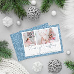 Cartão de Natal Merry com Script Fotográfico Azul<br><div class="desc">Feliz Azul, Brilhante 2 Fotografia Roteiro Feliz Natal. Um toque de brilho com este design de borda falsa com brilho azul com coordenação de brilho azul falso no verso. Basta substituir as duas fotos de exemplo por suas próprias e personalizar com suas saudações e nomes na parte inferior. Feliz Natal...</div>