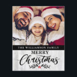 Cartão de Natal para a Família de Madeira de Natal<br><div class="desc">Cartão de Natal da família de madeira de Natal - Que maneira adorável de enviar seus cartões de natal nesta temporada de festas. Sua foto favorita aparece neste cartão de Natal muito especial e o cartão do orçamento é personalizado com seu nome familiar e Feliz Natal em tipografia bonito e...</div>