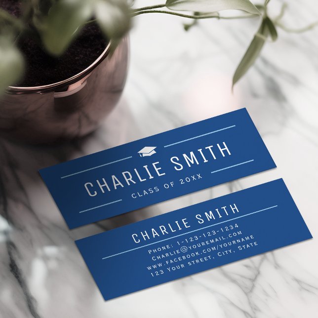 Cartão de Nome de Graduado com Tipografia Moderna  (Blue Simple Modern Typography Graduate Name Card)