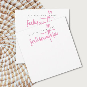 Cartão de nota com nome em escrita rosa branca mod