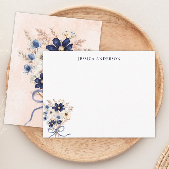 Cartão De Notas Buquê de Flores Azul-Marinho Elegante Monogramado (Criador carregado)