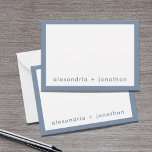 Cartão De Notas Casal Mínimo Moderno Obrigado Nota Azul Derratado<br><div class="desc">Expresse sua gratidão com este casal moderno e mínimo, obrigado a registrar os nomes dos casais em uma bela fonte azul de sans serif empoeirada. O design é enquadrado numa cor azul empoeirada, que cria um aspecto sofisticado e elegante. O cartão tem dois lados, com o mesmo design em cada...</div>
