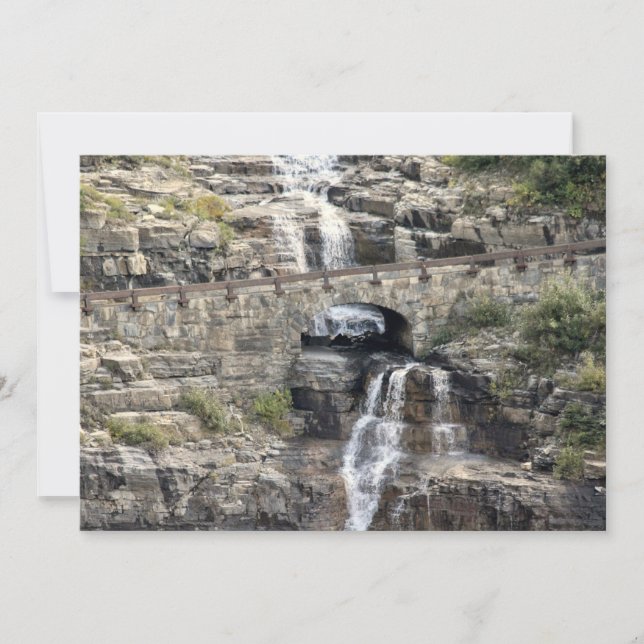 Cartão De Notas Cascata no Parque Nacional Glacier (Frente)
