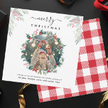 Cartão De Notas Feliz Natal Berries Foto<br><div class="desc">Um Cartões de foto de Natal que você pode personalizar facilmente. Adicione sua foto e altere o texto e os nomes clicando no botão "Personalizar".</div>