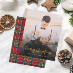 Cartão De Notas Feliz Natal Red Stewart Tartan Foto<br><div class="desc">Celebre a sua primeira época festiva como um casal casado com o nosso exclusivo cartão de saudação "Feliz Natal". Exibindo sua querida e nova foto frente e centro, esta carta maravilhosamente casado a alegria de seu sindicato com a magia da temporada de festas. Vire a placa para revelar uma design...</div>