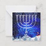 Cartão De Notas Feliz Neve Hanukkah e Menorah<br><div class="desc">Feliz Hanukkah em hebraico,  paisagem de neve,  Silver Menorah,  Inglês Inverso Feliz Hanukkah, </div>