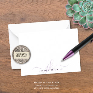 Cartão De Notas Iniciais de Monograma Roxo de Script Chic Moderno
