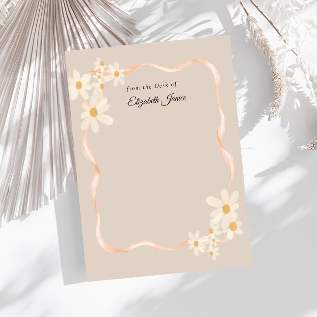 Cartão De Notas Modern Daisy Floral Brown Name (Criador carregado)