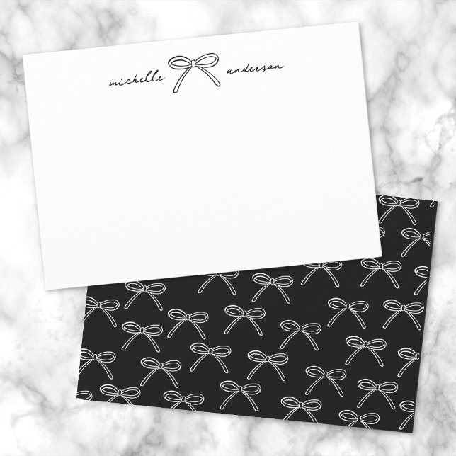 Cartão De Notas Nome do Arco Branco Preto Personalizado (Personalized Black White Bow Name Note Card)