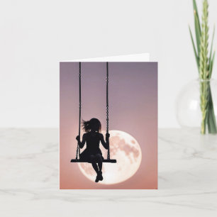 Cartão De Notas Rapariga Em Balança Com Lua