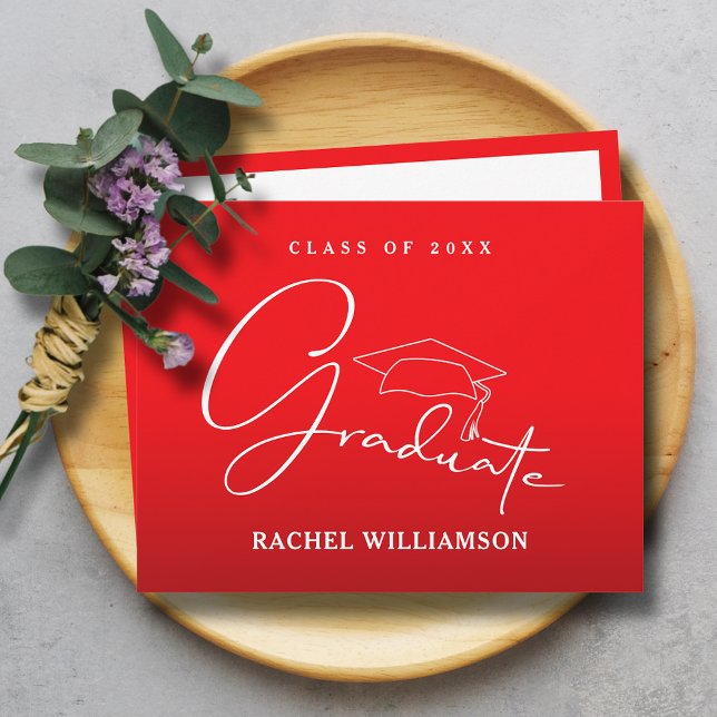 Cartão De Notas Script de formando no Red Graças (Graduate in white script calligraphy on red flat thank you note cards with message on the back)