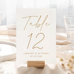 Cartão de Número de Tabela de Casamento de Script<br><div class="desc">Cartões simples e modernos de números da mesa de casamento, com "Mesa", mostrados em um guião dourado, manuscrito, com fundo branco (ou uma cor da sua escolha). Para pedir os cartões de mesa de casamento dourados: adicione seu nome, data de casamento e número da mesa. Cada número precisa ser adicionado...</div>