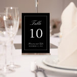 Cartão de Número de Tabela de Casamento Simplesmen<br><div class="desc">Um simples design elegante de número de tabela em preto clássico com texto branco. O modelo de texto fácil de usar tem o número da tabela junto com os nomes do noivo e do noivo e a data do casamento. Para criar uma placa numérica de tabela para cada mesa, edite...</div>