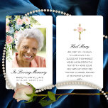 Cartão de Oração de Foto Floral de Rosa Azul Rosa<br><div class="desc">Dê a esta elegante personagem cristã simpatia pelo funeral memorial do funeral à família e amigos em memória do seu amado. Este design apresenta uma foto na borda frontal com rosas cor-de-água azul e rosa pincelados com pintura manual com verde. Abaixo da foto, em roteiro preto, estão as palavras "In...</div>