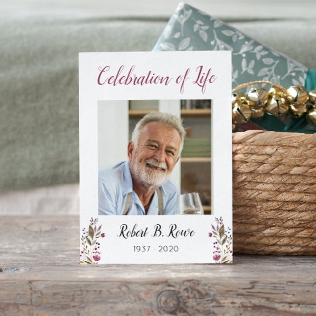 Cartão de oração funerário com flores de borgonha  (Criador carregado)